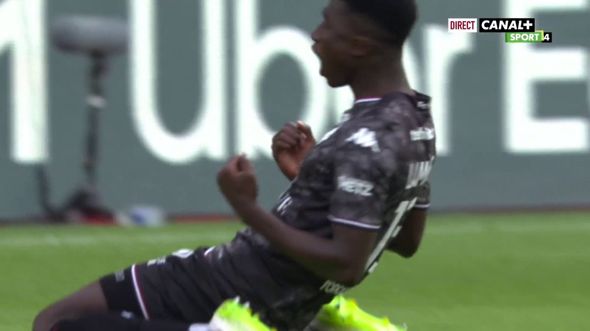 #Ligue1 🇫🇷 : LE BUT DE L'ANNÉE POUR LAMINE CAMARA 🇸🇳 ! Quelle inspiration exceptionnelle de l'international sénégalais de 19 ans 😱
