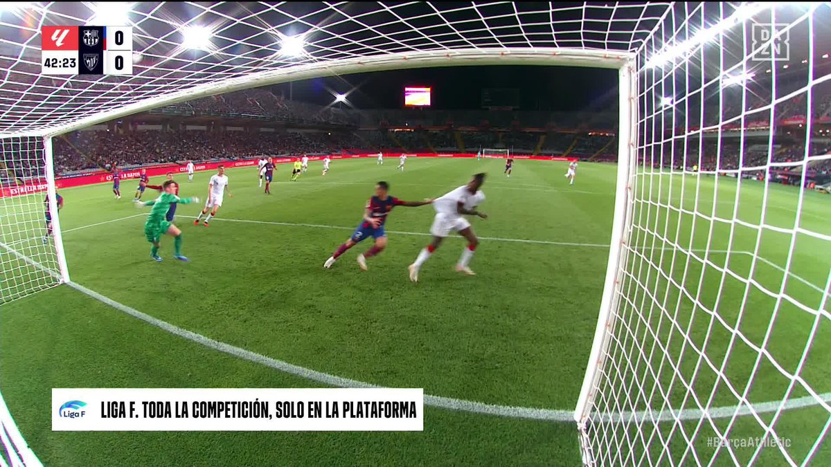 No pita penalti porque no quiere. Se tiene que parar esta competición. No se puede seguir jugando con los mismos árbitros que estaban pitando cuando el Barça pagó más de €7M a su jefe