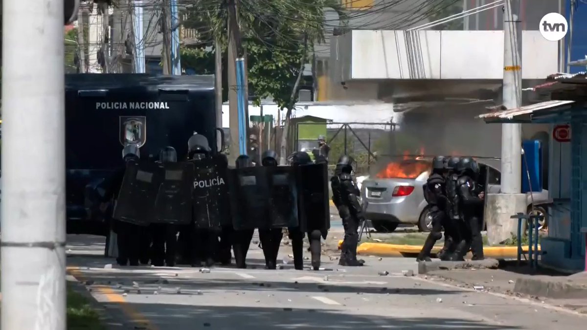 Reportan enfrentamientos en la sede del Partido Revolucionario Democrático (PRD). #NoticiasTVN
