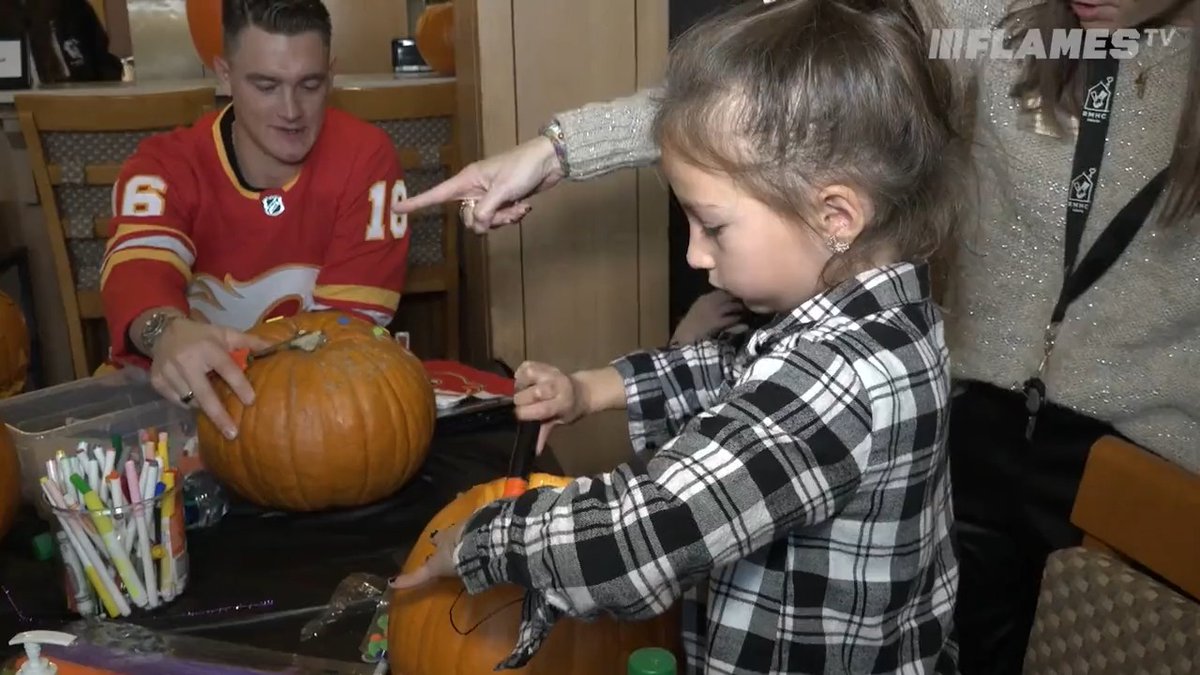 Big Z, serious pumpkin carver! He, Matt Coronato, Oscar Dansk, and Ben Jones were at Ronald McDonald House Charities Alberta today to get in the Halloween spirit and carve some 🎃
