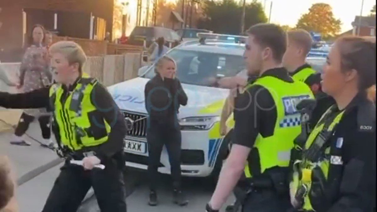 Remember the officer in West Yorkshire who arrested an autistic girl for saying she looks like a Lesbian Nana? Yesterday, she had a mental breakdown and started yelling and pepper-spraying a crowd of people in Leeds