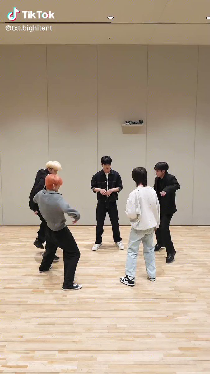 [231024] txt tiktok update “(🐰🦊🧸🐿️🐧)⊃━☆•*⋆.𝑗𝑢𝑠𝑡 𝑙𝑖𝑘𝑒 𝑎 𝑓𝑎𝑖𝑟𝑦 𝑡𝑎𝑙𝑒 𝑒𝑛𝑑𝑖𝑛𝑔₊˚·♫☆” TOMORROW X TOGETHER TXT OFFICIAL