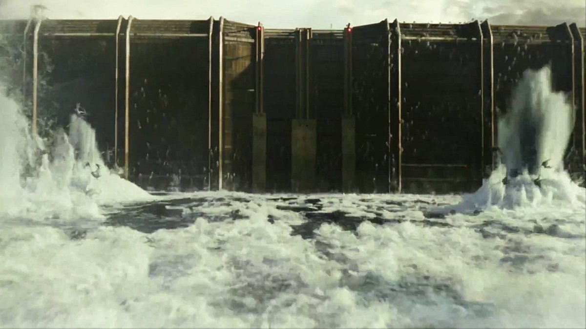 *5 yr old me playing with toys in the bathtub* the lore: