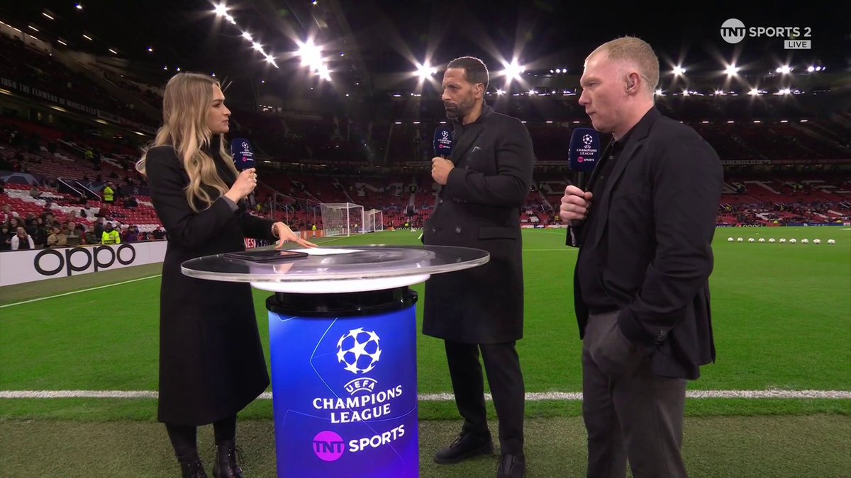 "The night before we played Barcelona at the Camp Nou he joined in training with us." "He was 61 years of age..." 🤯 Rio Ferdinand and Paul Scholes share their touching memories of Sir Bobby Charlton at Man Utd ❤️ 🎙️ Laura Woods