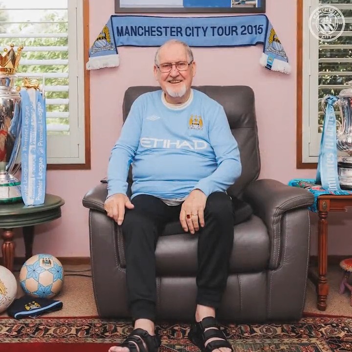 John Stones had a special message for one lifelong Man City fan on an emotional stop of our #TrebleTrophyTour in Australia 🏆