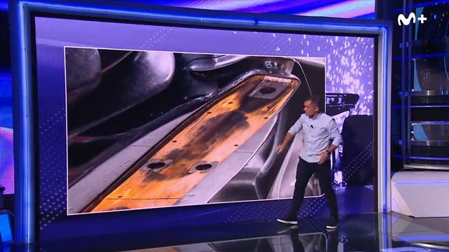 Así es la plancha central de resina del suelo de un monoplaza. Toni Cuquerella #VamosSobreRuedas