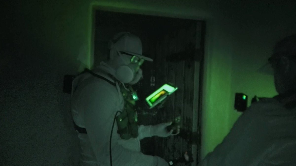 Are they texting a ghost right now?? Watch #GhostAdventures tonight at 9p on Discovery. RT if you'll be watching!