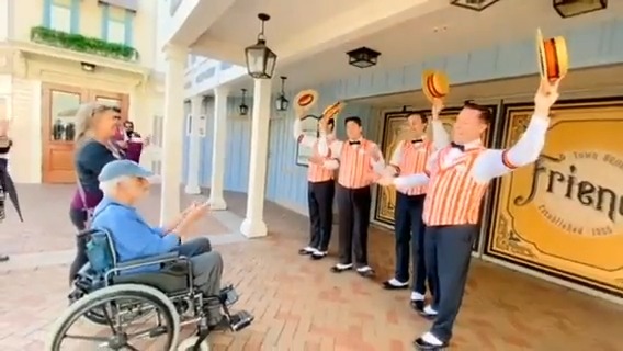 The Dapper Dans gave Dick Van Dyke a performance that was practically perfect in every way on his recent trip to Disneyland Resort 🤩 (via Alaura Imagery & Design)