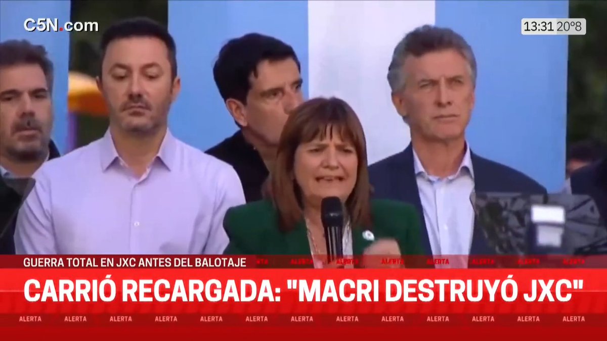 ⚠️ BULLRICH: "ME PREOCUPAN LAS IDEAS DE MILEI. SON MALAS Y PELIGROSAS" ⚠️ 💬 "Vi lo que es la venta de órganos. Te secuestran a los chicos, agarran los órganos, te dejan tirado y los venden en el mercado negro de órganos" 💬 "Si liberan las armas, viene un mantero y te las vende. Se las vende a un delincuente o a una persona psiquiátrica. Y como en Estados Unidos, después van a la escuela y matan a los chicos" 💬 "Escúchenme bien las mamás y los papás, para que hablen con sus hijos que creen que (Milei) es un salvador y un mesías. El gran genio de cabecera de Milei dice que quiere liberar las armas y la venta de órganos" 💬 "Si arrancamos a vender órganos somos el país de la ley de la selva. ¿Alguien quiere eso?"
