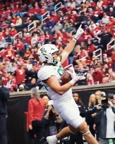 First touchdown as a Bear Jake Roberts 🐻 #SicEm | #PersonOverPlayer