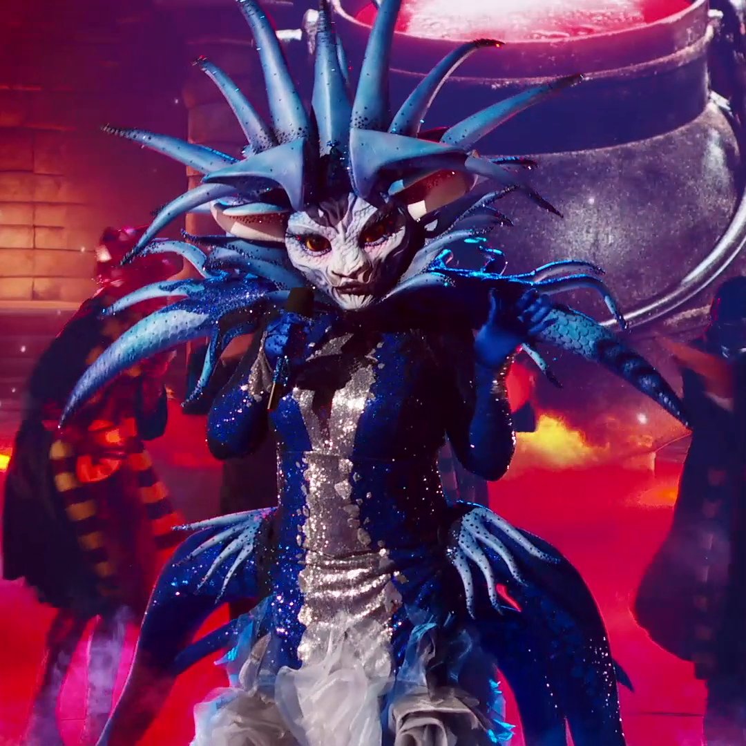 #SeaQueenMask has officially arrived and you can tell she's a legend! 🤩 #TheMaskedSinger