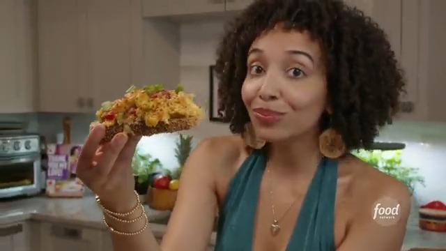 The musical vegan chef, Gabrielle Reyes (Gabrielle Reyes), whips up Jamaican ackee toast with onion and bell pepper while singing a tune 😋🎶 #CrackAnEgg