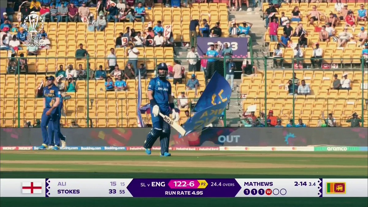 🗣️ "England lose a BIG wicket just as a partnership was brewing" 🗣️ "Big of a nothing shot" Catching practice for Kusal Perera from Moeen Ali! 🤦‍♂️