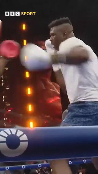 How are you rating Francis Ngannou's pad work? 👀 #FuryNgannou