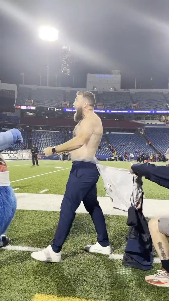 Shirtless Ryan Fitzpatrick... Always a Buffalo fan favorite 😂