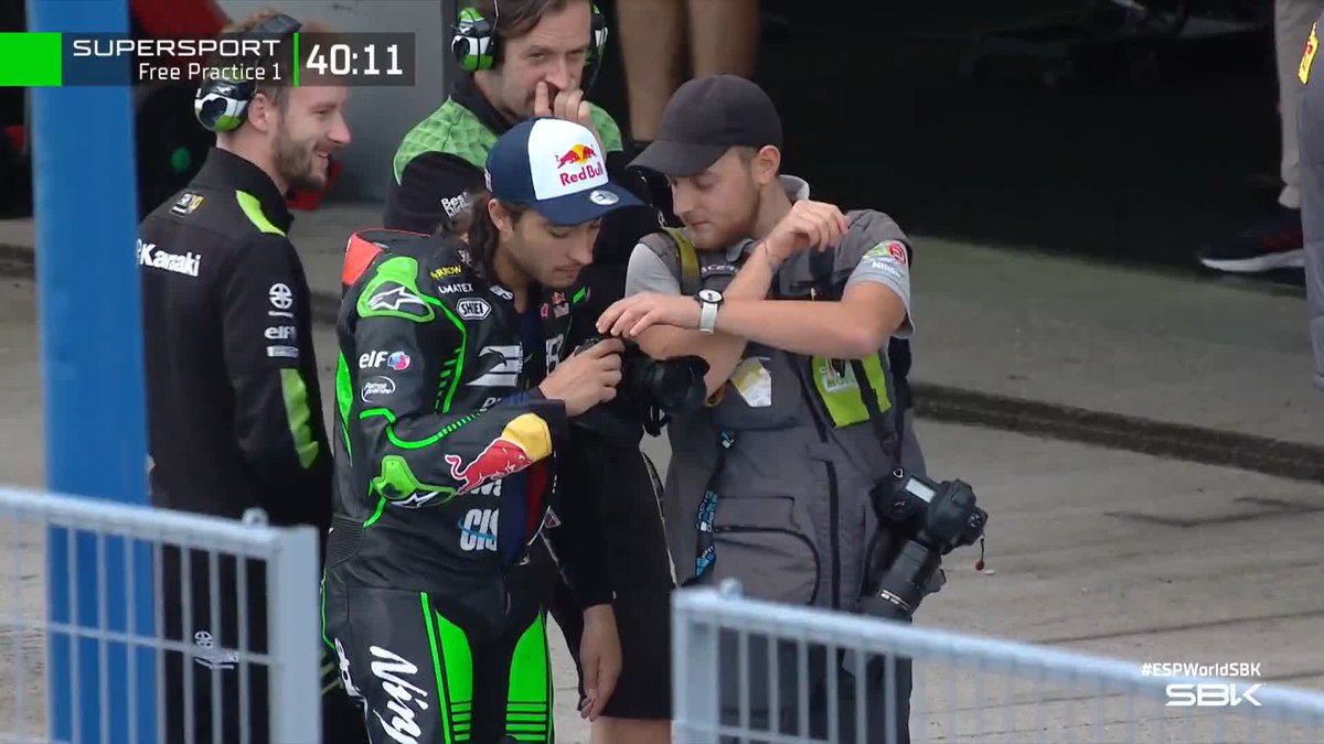 📸 Can Öncü has found a new hobby! 🤙 #WorldSSP | #ESPWorldSBK 🇪🇸