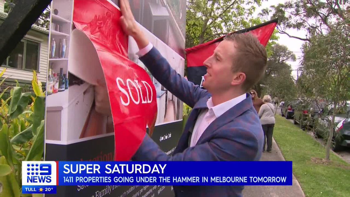 1400 propiedades se venderán de forma subasta privada en la vereda solamente este sábado en Melbourne. Precio promedio de una casa en Melbourne es de USD 700.000 Qué baile.