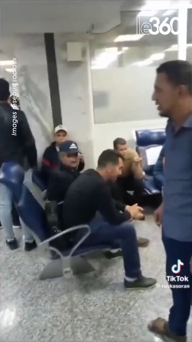 🇲🇦🇩🇿🇹🇳 | Des centaines de Marocains travaillant légalement en Algérie ont été bloqués par les autorités tunisiennes à l’aéroport de Tunis-Carthage. Une voix autorisée du ministère tunisien des Affaires étrangères a reconnu, que ce blocage est dû au fait que: «le pays de destination des ressortissants marocains (l’Algérie, NDLR) a refusé de les accueillir, ce qui a contraint la compagnie aérienne (Tunisair) à arrêter les processus d’enregistrement de ces voyageurs».