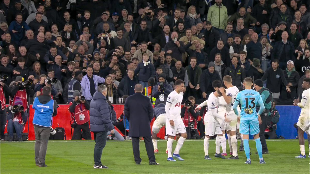 "I don't think Tottenham are a good enough team to win the league" Gary Neville doesn't see Spurs as Premier League title challengers... ๐๐