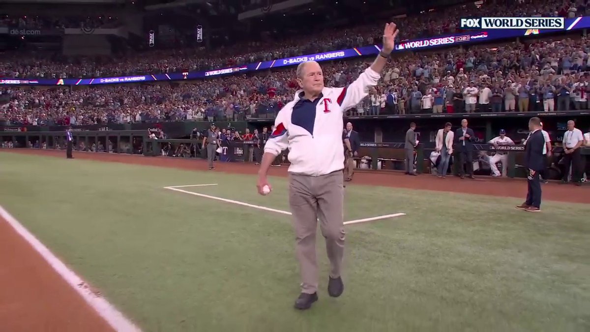 Former President George W. Bush throws out the ceremonial first pitch at Game 1 of the #WorldSeries 🇺🇸🇺🇸🇺🇸