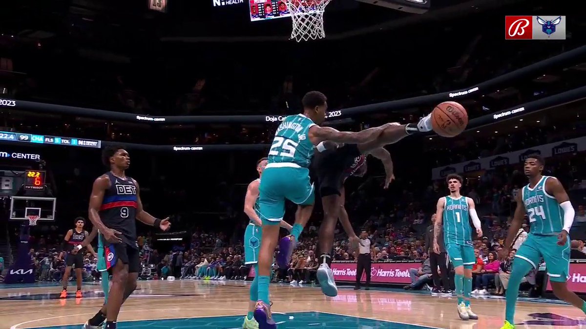 PJ Washington was earlier ejected on this foul call against Isaiah Stewart 👀 Earlier in the game, things got chippy between Brandon Miller and Stewart. PJ stepped up in behalf of the Hornets rookie.