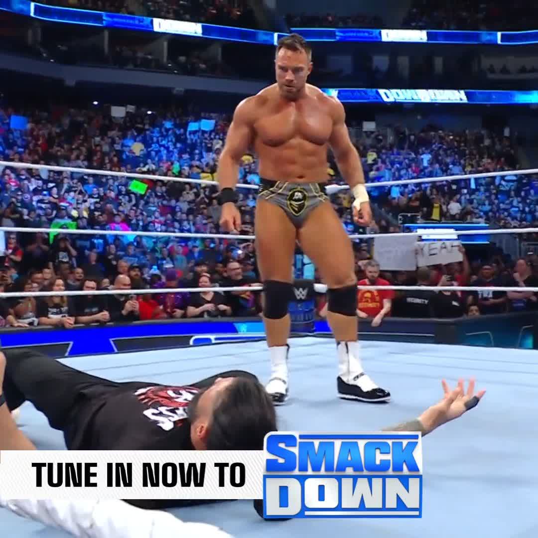 OMG! This was NOT the ending to #SmackDown that The Tribal Chief was hoping for... LA Knight isn't playing around, will he be the man that finally defeats Roman Reigns and leaves #WWECrownJewel as Undisputed WWE Universal Champion? 👀🔥 #SmackDown