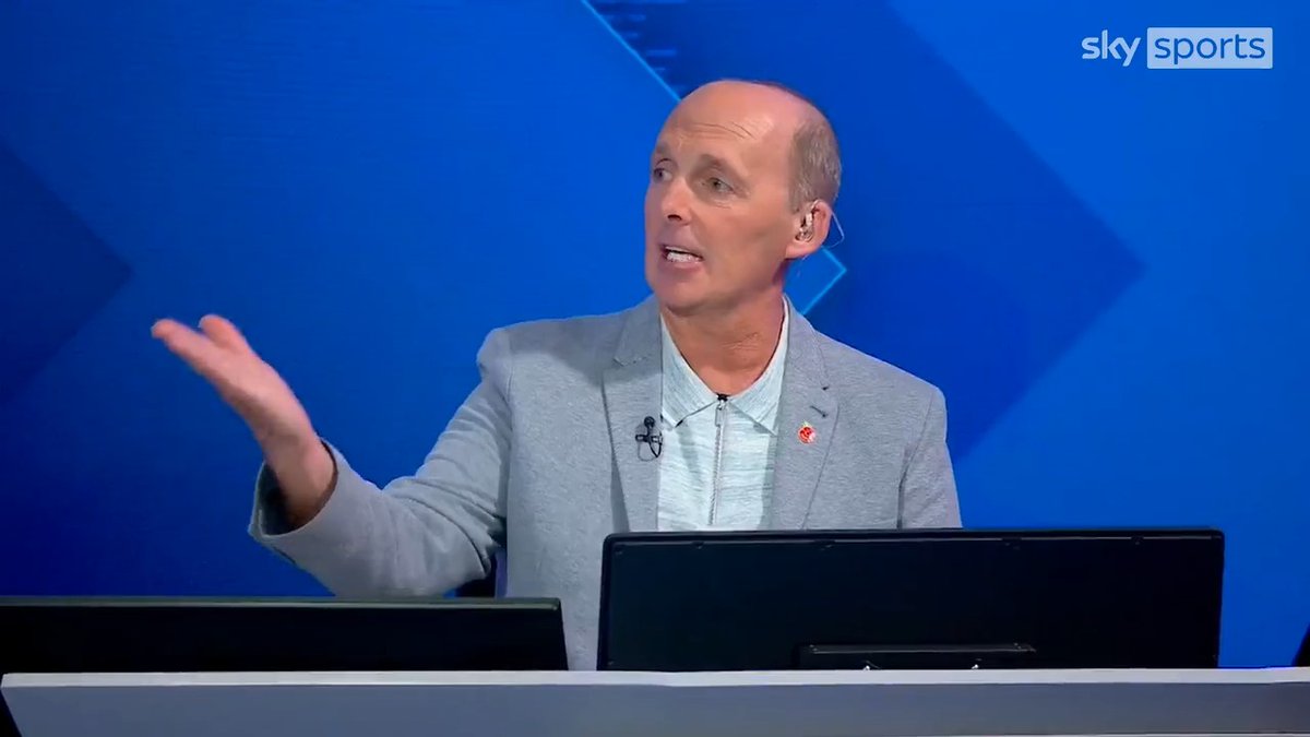 "It's embarrassing to be fair!" 😤 Mike Dean is shocked Birmingham were not awarded a penalty in their clash against Southampton 👇❌
