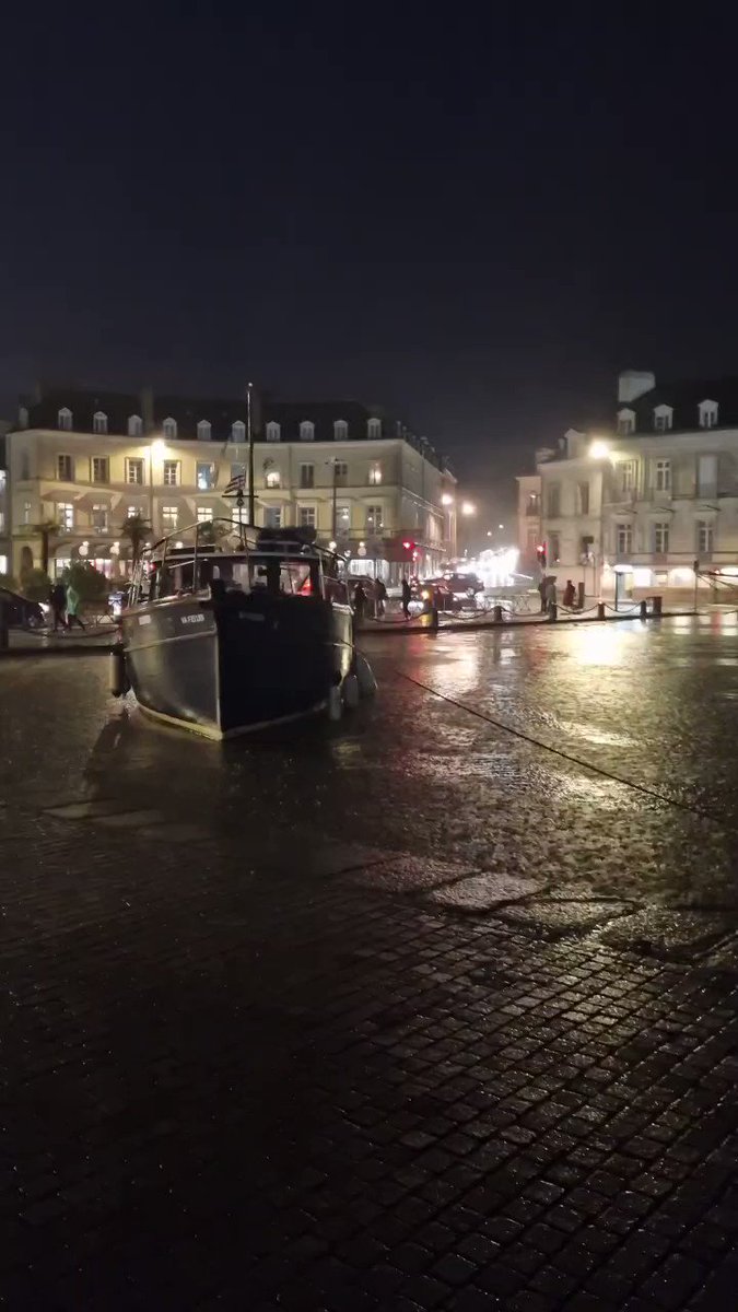 ( ☔ Le port de Vannes déborde ) Gros coefficient de marée et fortes pluies font déborder le port de Vannes.