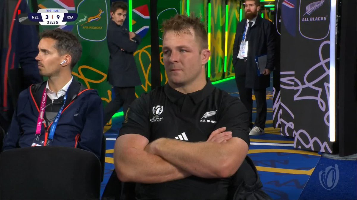 The 𝐟𝐢𝐫𝐬𝐭-𝐞𝐯𝐞𝐫 red card in a men's Rugby World Cup final 🟥 New Zealand are down to 14 after Sam Cane sees red for this... #NZLvRSA | #RWCFinal