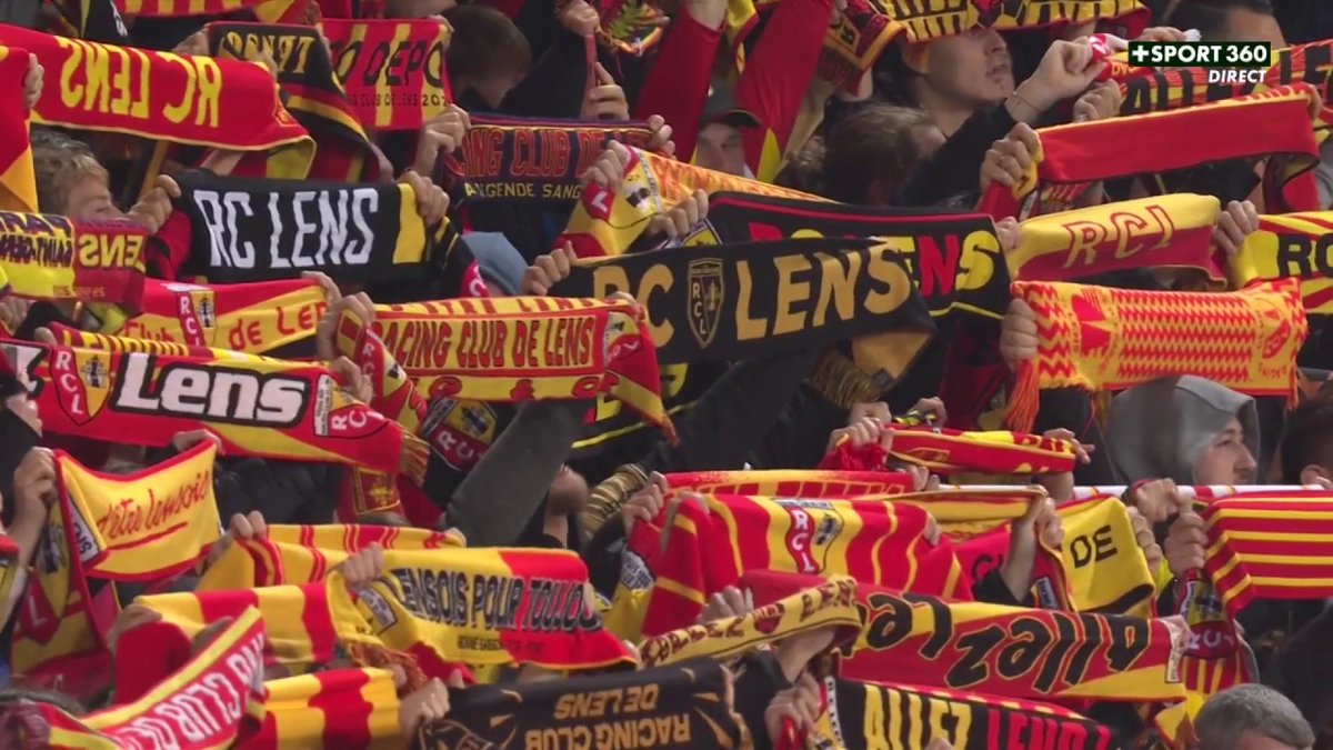 Quand les Lensois chantent à l'unisson le traditionnel "Les Corons" 🎵 #RCLFCN | #Ligue1UberEats