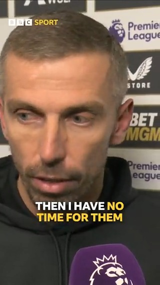 😡 "I feel like I waste my time." 😡 "I have no time for them." Gary O'Neil doesn't think that Newcastle should have had a penalty. #BBCFootball #WOLNEW