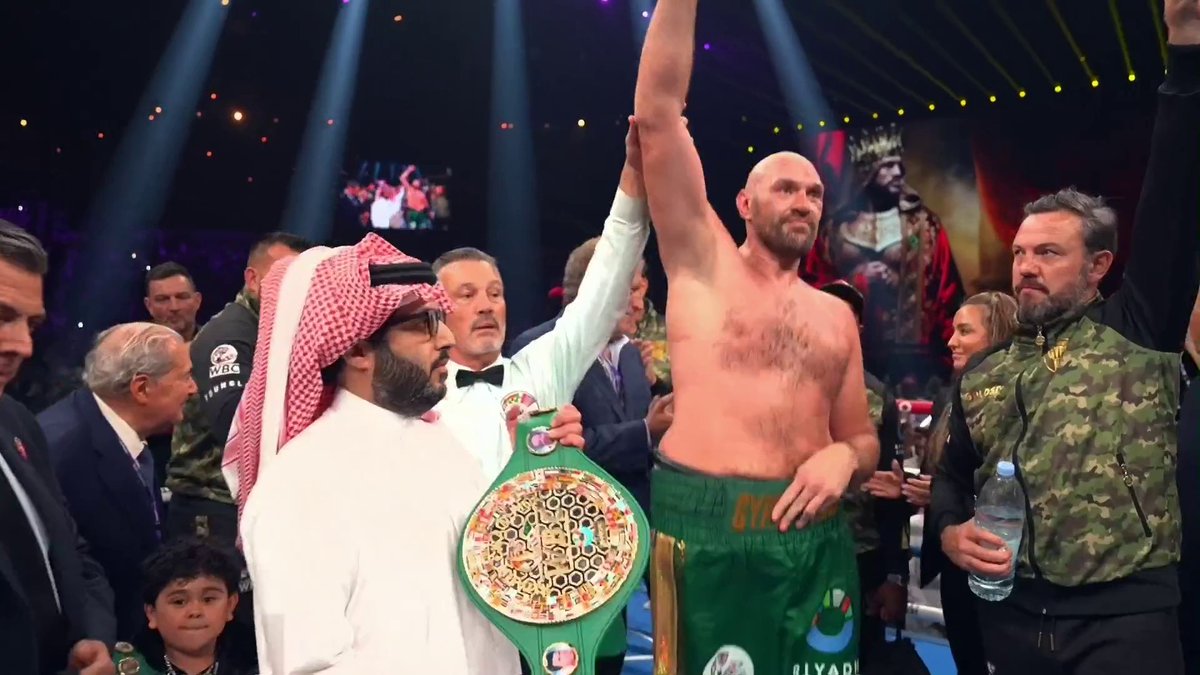 TYSON FURY HAS DEFEATED FRANCIS NGANNOU BY SPLIT DECISION!!! 🤯 😱 95-94 Francis Ngannou 96-93 Tyson Fury 95-94 Tyson Fury #BattleOfTheBaddest | #FuryNgannou