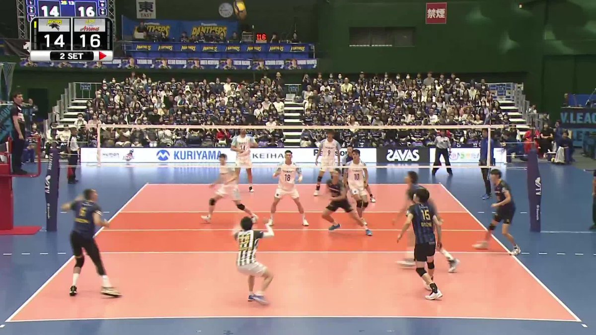 絶対にあきらめない！足でも拾う！ この超ロングラリーを制したのは…！ 📺配信はV. TVイージースポーツで！ 🏐#V1男子 ⚔ #パナソニック vs #東レ #vtv #イージースポーツ #Vリーグ #VLEAGUE #超える