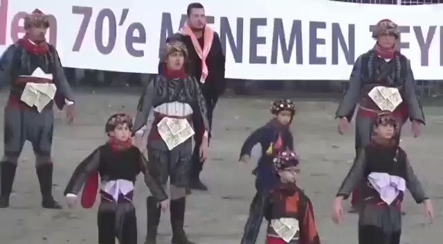 Bugün Cumhuriyet'in 100. yılı... İzmir'de oynadığı zeybekle akıllara kazınan 6 yaşındaki Kazım, tekrar gündeme geldi.