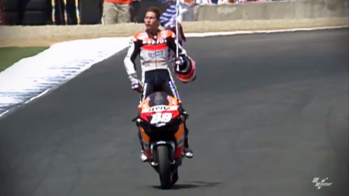 17 years ago today, Nicky Hayden on Repsol Honda RC211V became the 7th American 🇺🇸 to win the premier-class #MotoGP title. #RideOnKentuckyKid 🎥 MotoGP™🏁