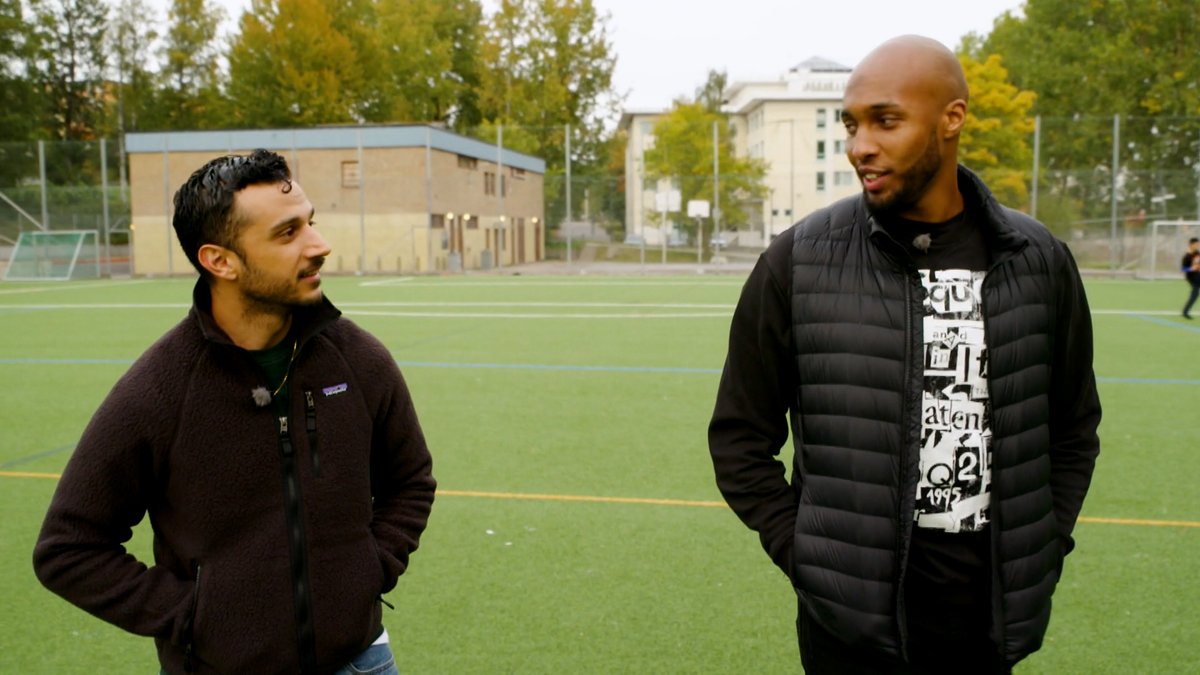 I dag kan Jabir Abdihakim Ali och hans Västerås SK bli klart för Allsvenskan. Vi hängde med anfallaren till Stockholmsförorten Husby inför VSK:s toppmöte med GAIS. 🔎 Se VSK - GAIS från klockan 12.40 på discovery+