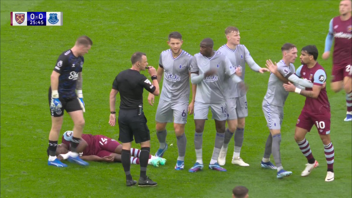 It's all kicking off after Kudus gets knocked down by a rough tackle from Tarkowski 😳