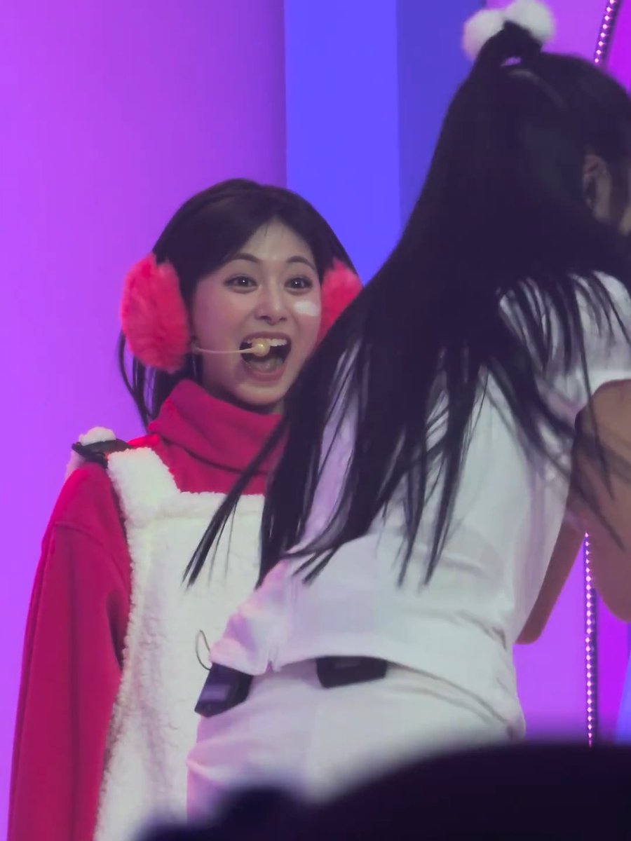 Tzuyu happily watching her unnies run around, her expressions are the cutest 🥹🥹