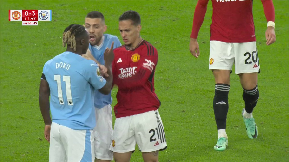 "It's finger wagging bad" YELLOW! And there's more Man Utd frustration 😬