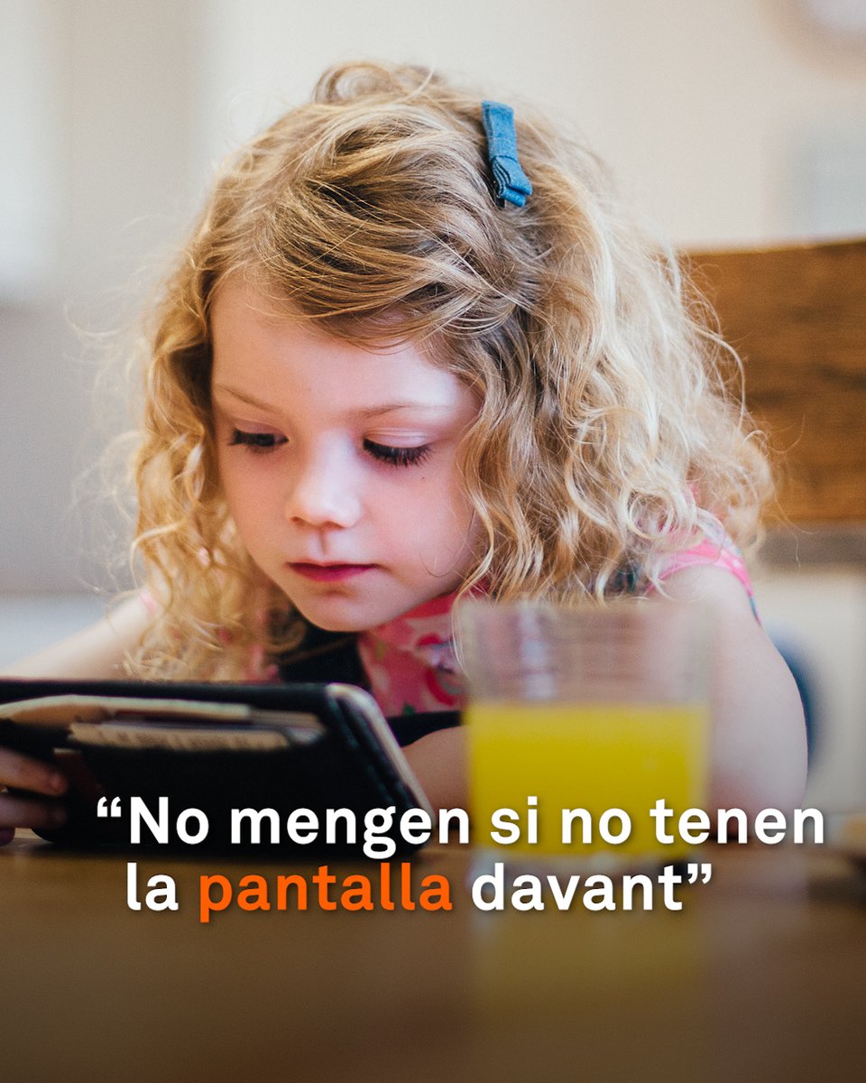 “No mengen si no tenen una pantalla al davant. Estem parlant de nens de zero a tres anys”. Les llars d’infants han detectat una sobreexposició a les pantalles dels més petits i alerten de com els afecta en el desenvolupament