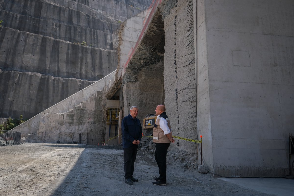 Hoy estuvimos con el presidente de México, Andrés Manuel Andrés Manuel, desde la presa El Zapotillo. Los avances ya se ven y las noticias son muy positivas para el abasto de agua durante las próximas décadas. Te platico cómo van las obras y todo lo que significarán: