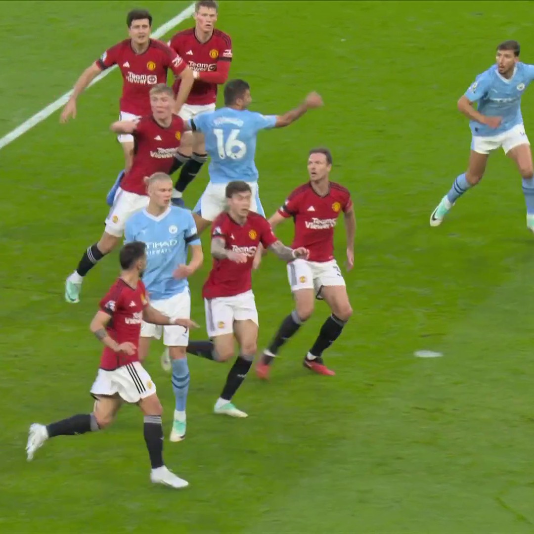 "It is a foul..." ❌ Ref Watch analysis of Rasmus Højlund's challenge on Rodri which led to a Manchester City penalty 💭