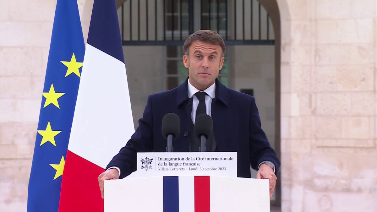 Emmanuel Macron affirme qu'en français, "le masculin fait le neutre, on n'a pas besoin d'ajouter des points au milieu des mots, ou des tirets, ou des choses pour la rendre lisible"