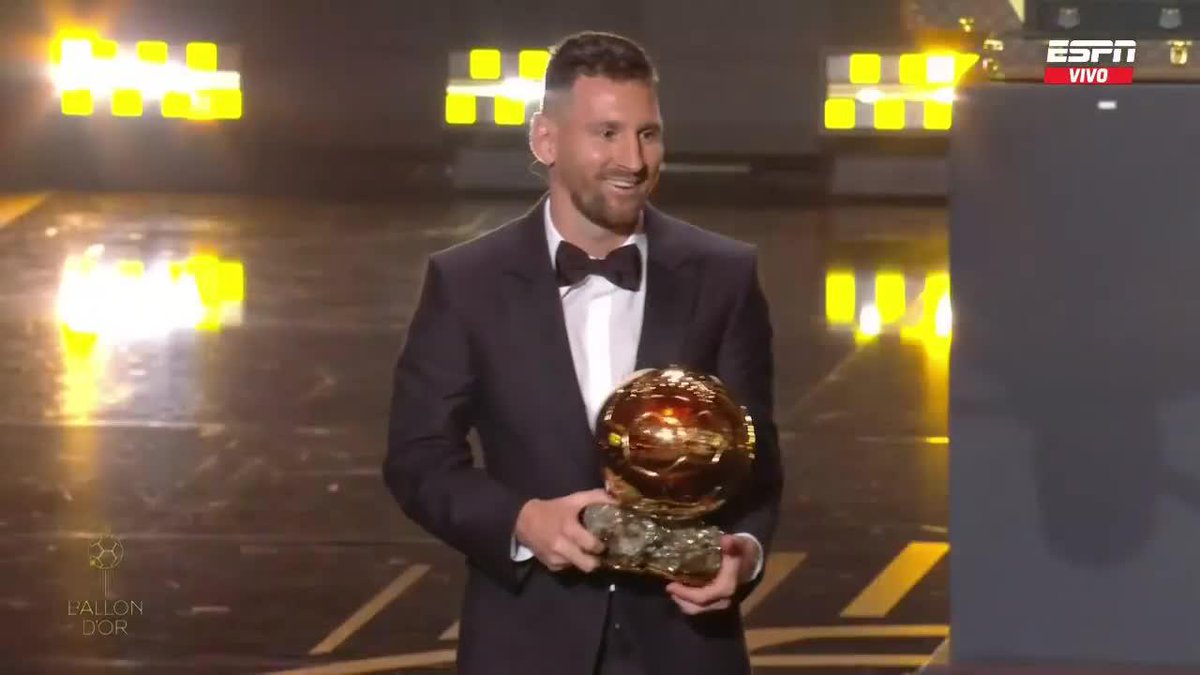 TODOS DE PIE ANTE EL MEJOR JUGADOR DEL PLANETA. 📺 La ceremonia del #ballondor, EN VIVO por #StarPlusLA