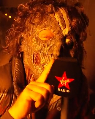 Leigh Francis scared these presenters out of their wits with this Halloween prank 🎃😱😂 Watch the full video: Leigh Francis @rickontour Kate Lawler Steve Denyer jayne middlemiss @GA11Agbon @AndyGoldstein05 Kevin O'Sullivan @talksport @talktv #VirginRadioUK