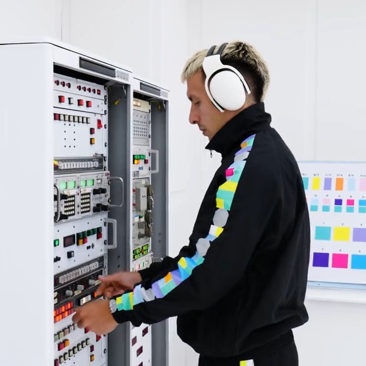 ๐ง Music and football, recorded in Manchester. Inspired by New Order's iconic album art, the latest Peter Saville collaboration is fine-tuned to perfection ๐๏ธ #MUFC || adidas Football