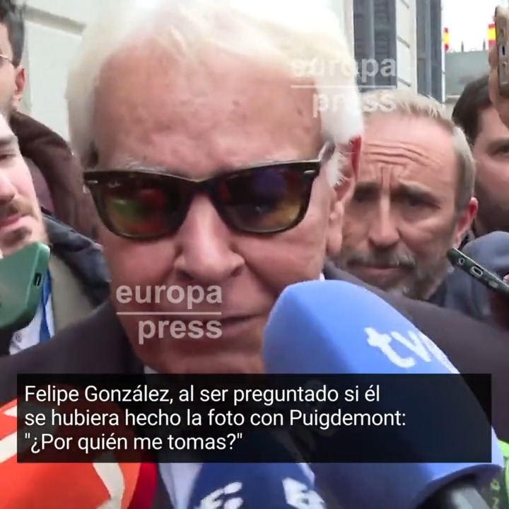 La respuesta de Felipe González al ser preguntado por si él se hubiera hecho la foto con Puigdemont: "¿Por quién me tomas?"