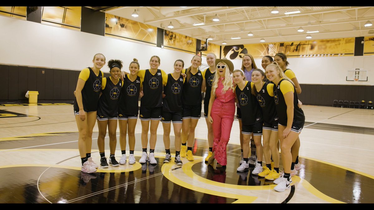 𝐁𝐚𝐫𝐛𝐢𝐞 in the real world? That’s impossible 😉 Introducing the 𝐁𝐥𝐮𝐝𝐞𝐫 𝐁𝐚𝐫𝐛𝐢𝐞 💕 Happy Halloween, #Hawkeyes