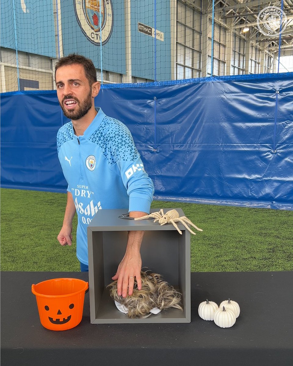 Halloween special 🎃 What's in the box? 📦👀
