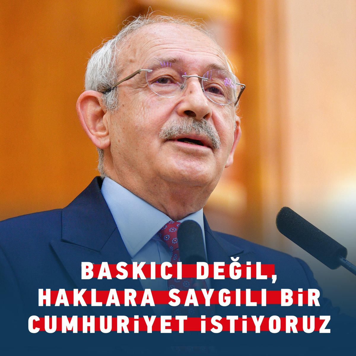 Genel Başkanımız Kemal Kılıçdaroğlu: “Bizim dile getirdiğimiz, bunların kafasındaki gibi bir cumhuriyet değil. Baskıcı değil, haklara saygılı bir cumhuriyet istiyoruz. Talimatla iş yapanların değil, yasaların verdiği görevi koşulsuz yerine getirenlerin cumhuriyetini istiyoruz.”